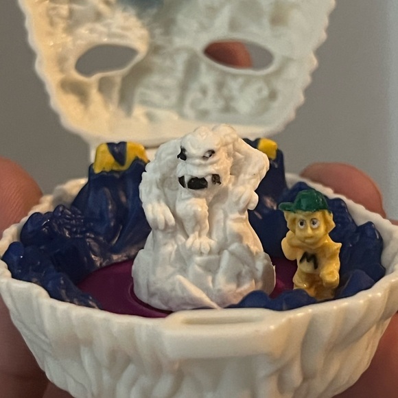 Bluebird Vintage 1993 McDonalds Mighty Max Yeti Abominable Snowman Playset - Picture 6 of 6